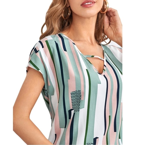 Women’s Plus Size Cutout V-Neck Geometric & Striped Print Short Sleeve Top - Picture 11 of 12